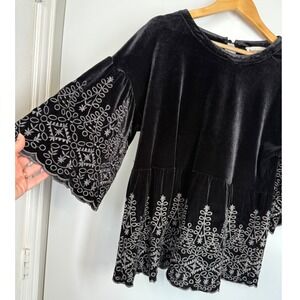 Savanna Jane Black Velvet Embroidered Top Sz S‎ 3/4 Bell Sleeve Boho Chic Blouse